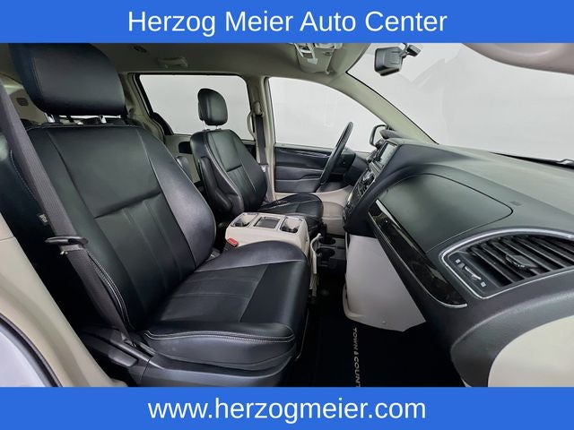 2014 Chrysler Town & Country Touring