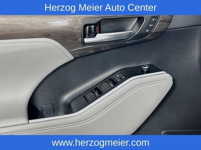 2021 Toyota Highlander Hybrid Platinum