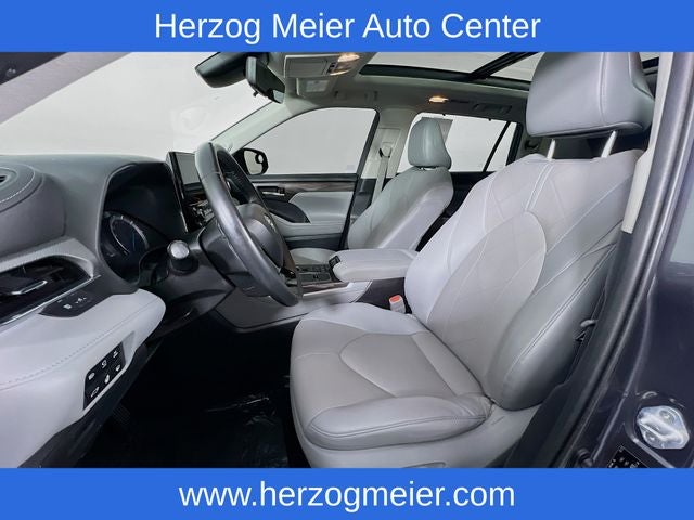 2021 Toyota Highlander Hybrid Platinum