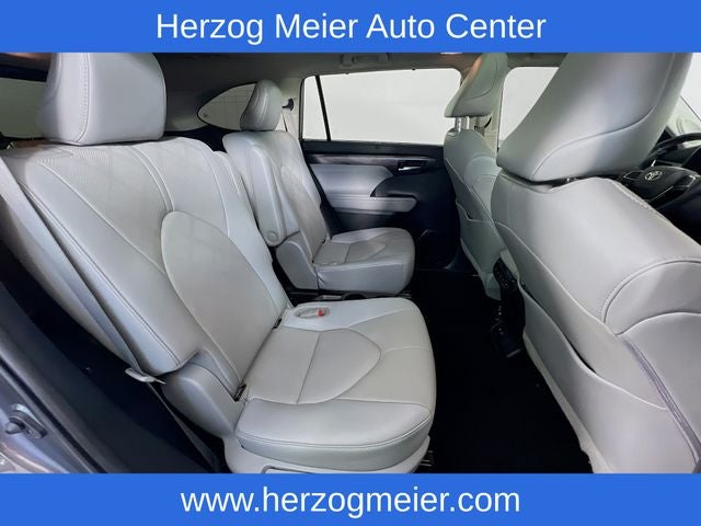 2021 Toyota Highlander Hybrid Platinum