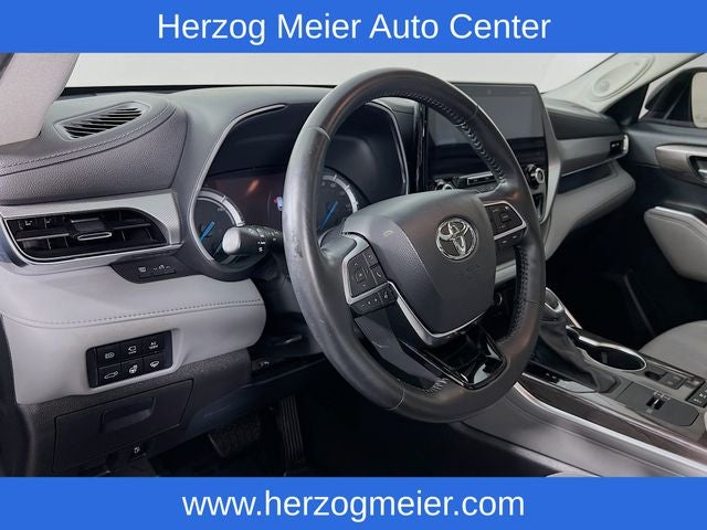 2021 Toyota Highlander Hybrid Platinum