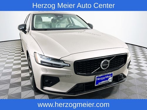 2024 Volvo S60 B5 Core Dark Theme