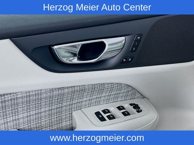 2024 Volvo S60 B5 Core Dark Theme