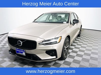 2024 Volvo S60 B5 Core Dark Theme