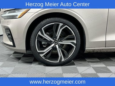 2024 Volvo S60 B5 Core Dark Theme