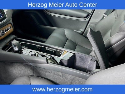 2025 Volvo XC90 B6 Plus 7-Seater