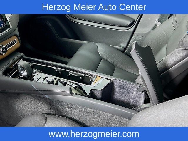 2025 Volvo XC90 B6 Plus 7-Seater