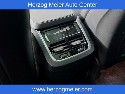 2025 Volvo XC90 B6 Plus 7-Seater