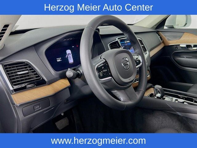 2025 Volvo XC90 B6 Plus 7-Seater