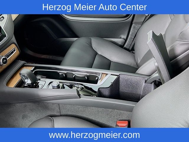 2025 Volvo XC90 B6 Plus 7-Seater