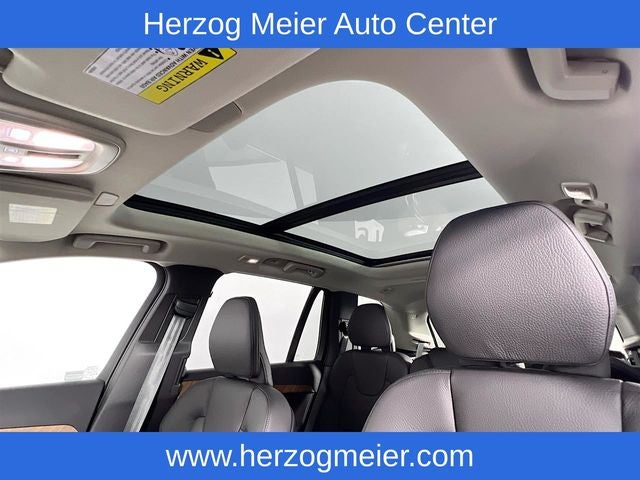 2025 Volvo XC90 B6 Plus 7-Seater