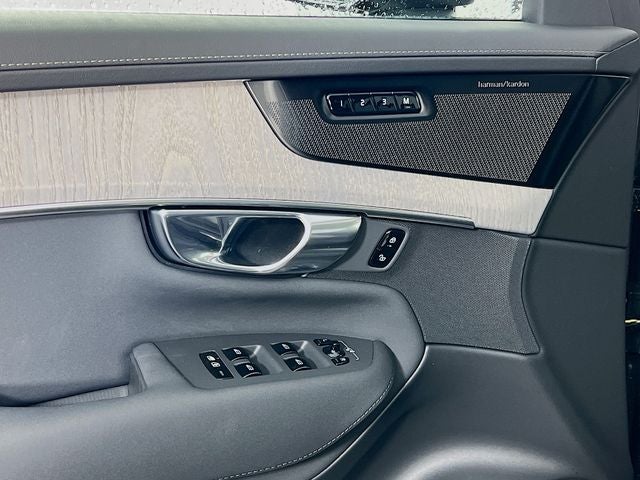 2026 Volvo XC90 B6 Ultra