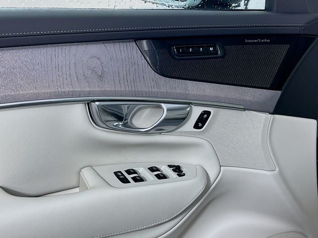 2026 Volvo XC90 B6 Ultra