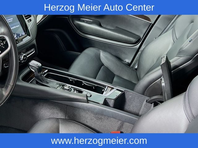 2019 Volvo XC90 T5 Momentum