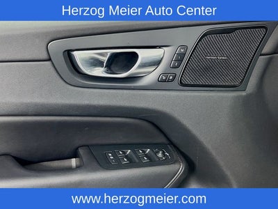 2023 Volvo XC60 Recharge Plug-In Hybrid T8 Plus Dark Theme