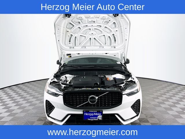 2023 Volvo XC60 Recharge Plug-In Hybrid T8 Plus Dark Theme