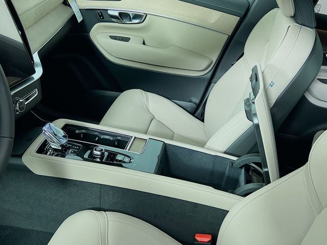2026 Volvo XC90 Plug-In Hybrid T8 Plus 6 Passenger