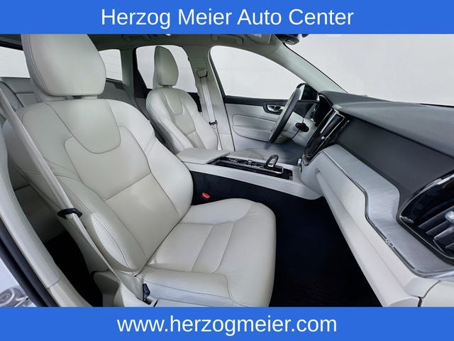 2025 Volvo XC60 Plug-In Hybrid T8 Plus