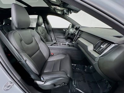 2026 Volvo XC60 Plug-In Hybrid T8 Ultra Black Edition