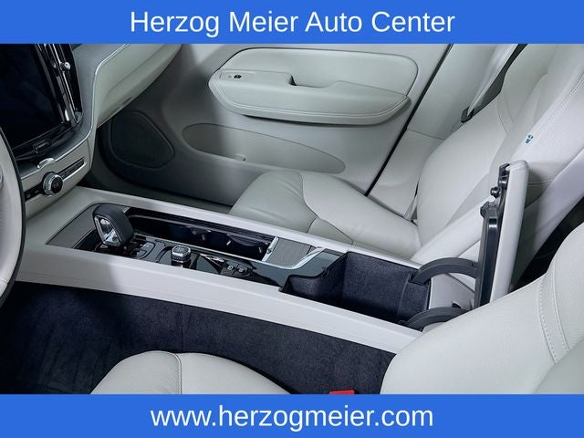 2023 Volvo XC60 B5 Plus Bright Theme