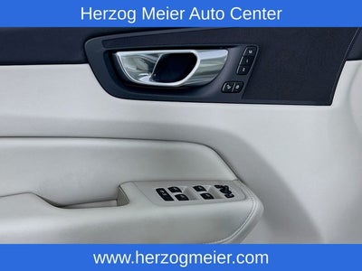 2023 Volvo XC60 B5 Plus Bright Theme