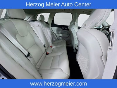 2023 Volvo XC60 B5 Plus Bright Theme
