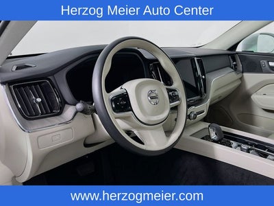 2023 Volvo XC60 B5 Plus Bright Theme
