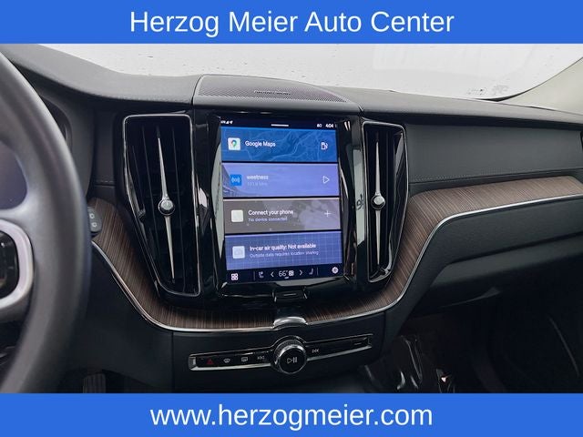 2023 Volvo XC60 B5 Ultimate Dark Theme