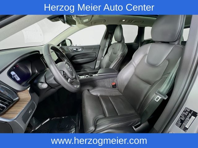 2023 Volvo XC60 B5 Ultimate Dark Theme