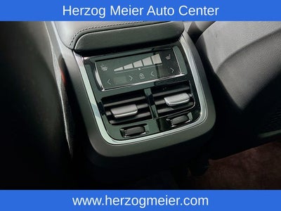 2023 Volvo XC60 B5 Ultimate Dark Theme