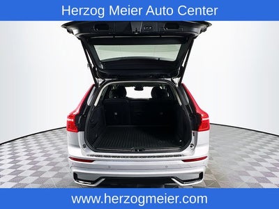 2023 Volvo XC60 B5 Ultimate Dark Theme