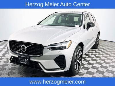 2023 Volvo XC60 B5 Ultimate Dark Theme