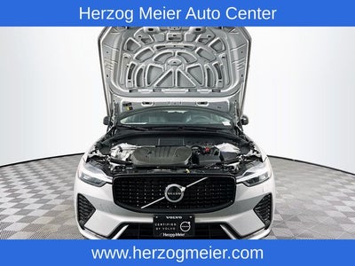 2023 Volvo XC60 B5 Ultimate Dark Theme