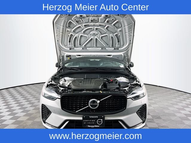 2023 Volvo XC60 B5 Ultimate Dark Theme