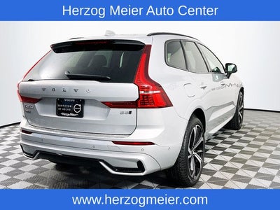 2023 Volvo XC60 B5 Ultimate Dark Theme