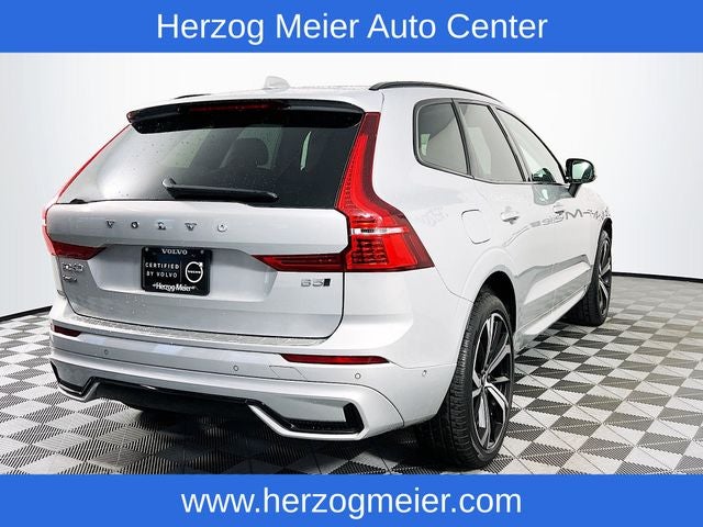 2023 Volvo XC60 B5 Ultimate Dark Theme