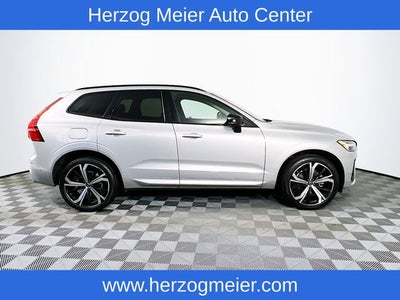 2023 Volvo XC60 B5 Ultimate Dark Theme