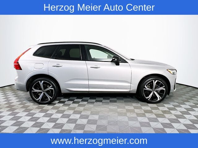 2023 Volvo XC60 B5 Ultimate Dark Theme