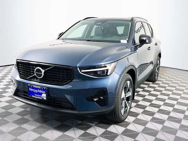 2026 Volvo XC40 B5 Plus