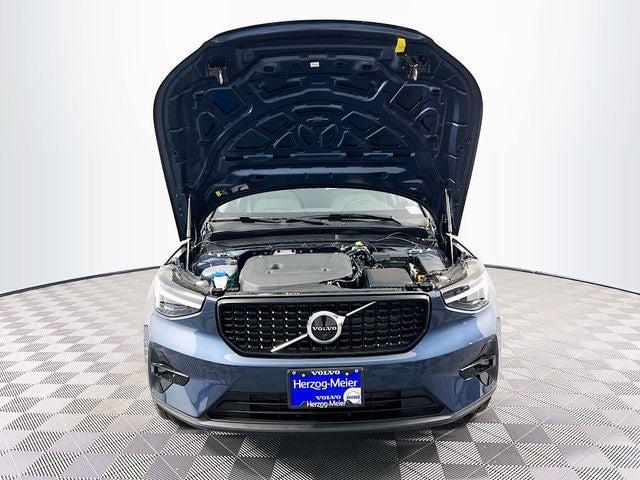 2026 Volvo XC40 B5 Plus