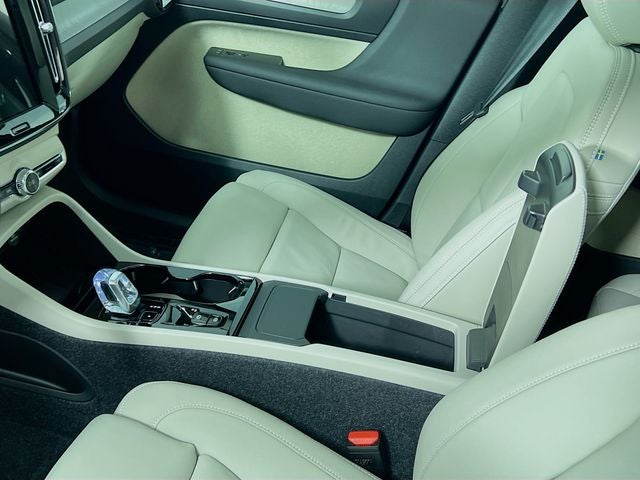 2026 Volvo XC40 B5 Plus