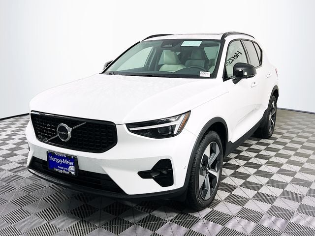 2026 Volvo XC40 B5 Plus