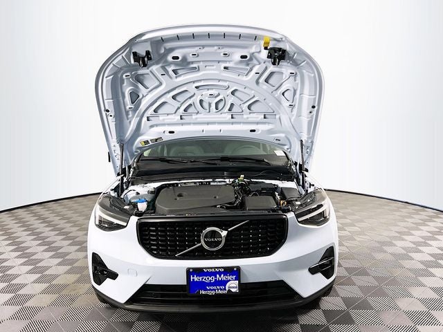 2026 Volvo XC40 B5 Plus