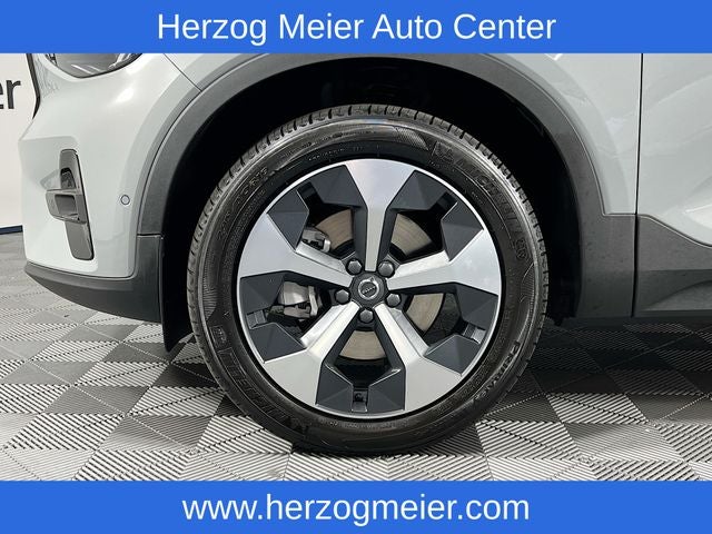 2026 Volvo XC40 B5 Plus