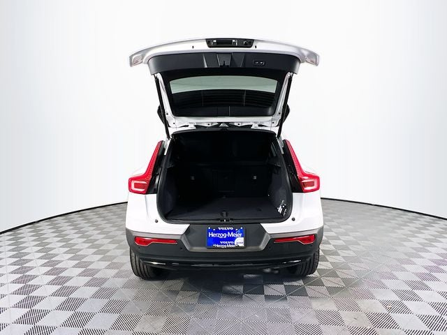2026 Volvo XC40 B5 Plus