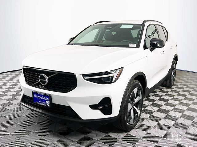 2026 Volvo XC40 B5 Plus
