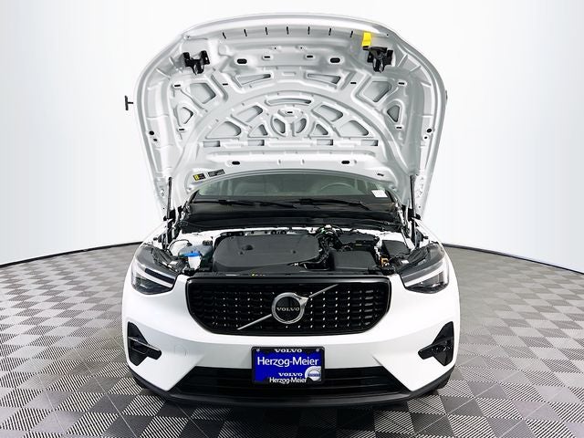2026 Volvo XC40 B5 Plus