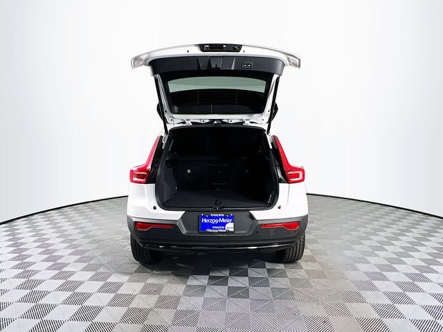 2026 Volvo XC40 B5 Plus