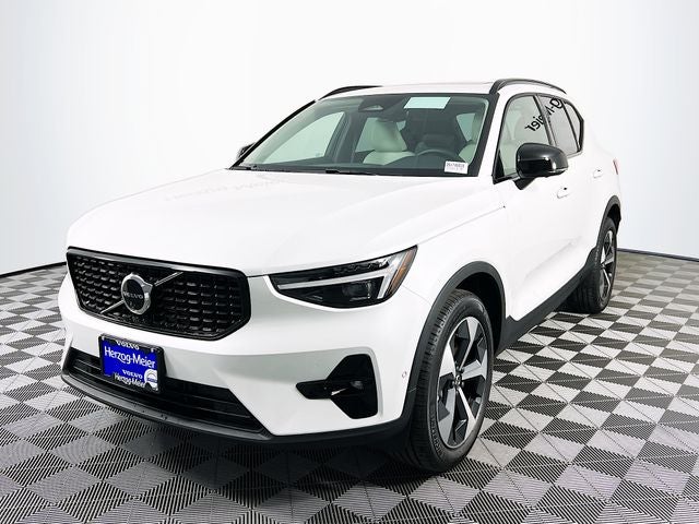 2026 Volvo XC40 B5 Plus