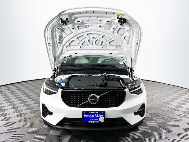 2026 Volvo XC40 B5 Plus